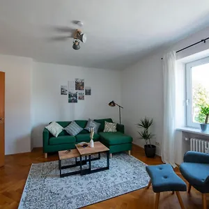 Bessa Homes 6 Personen 2 Schlafzimmer, 3 King Size, Betten, Balkon, Kueche Haag in Oberbayern
